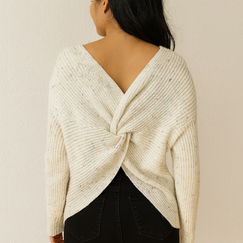 Harper Heritage Twist Back Speckled Knit Sweater | Small | Ivory Cozy Pullover